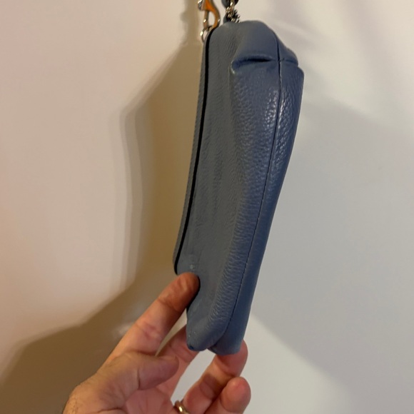 Vintage Coach Wristlet in Wedgwood Blue Leather - Picture 7 of 9